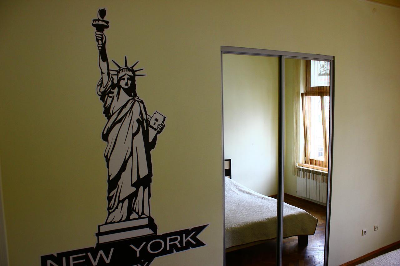 New York Hostel Львов Экстерьер фото