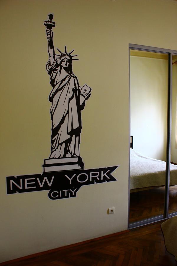 New York Hostel Львов Экстерьер фото